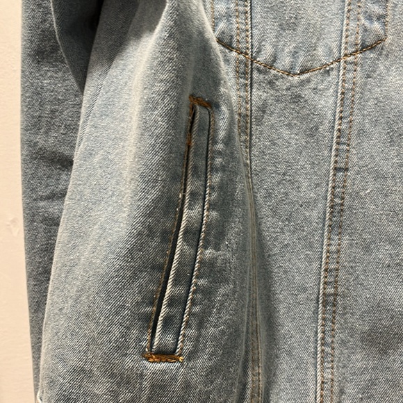Embroidered back, ladies jean jacket, size 12 -mint condition - Picture 3 of 6